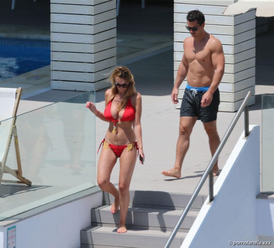 Gostosa flagrada fazendo topless - Foto 208132