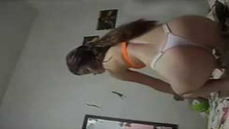 Novinha rebolando funk